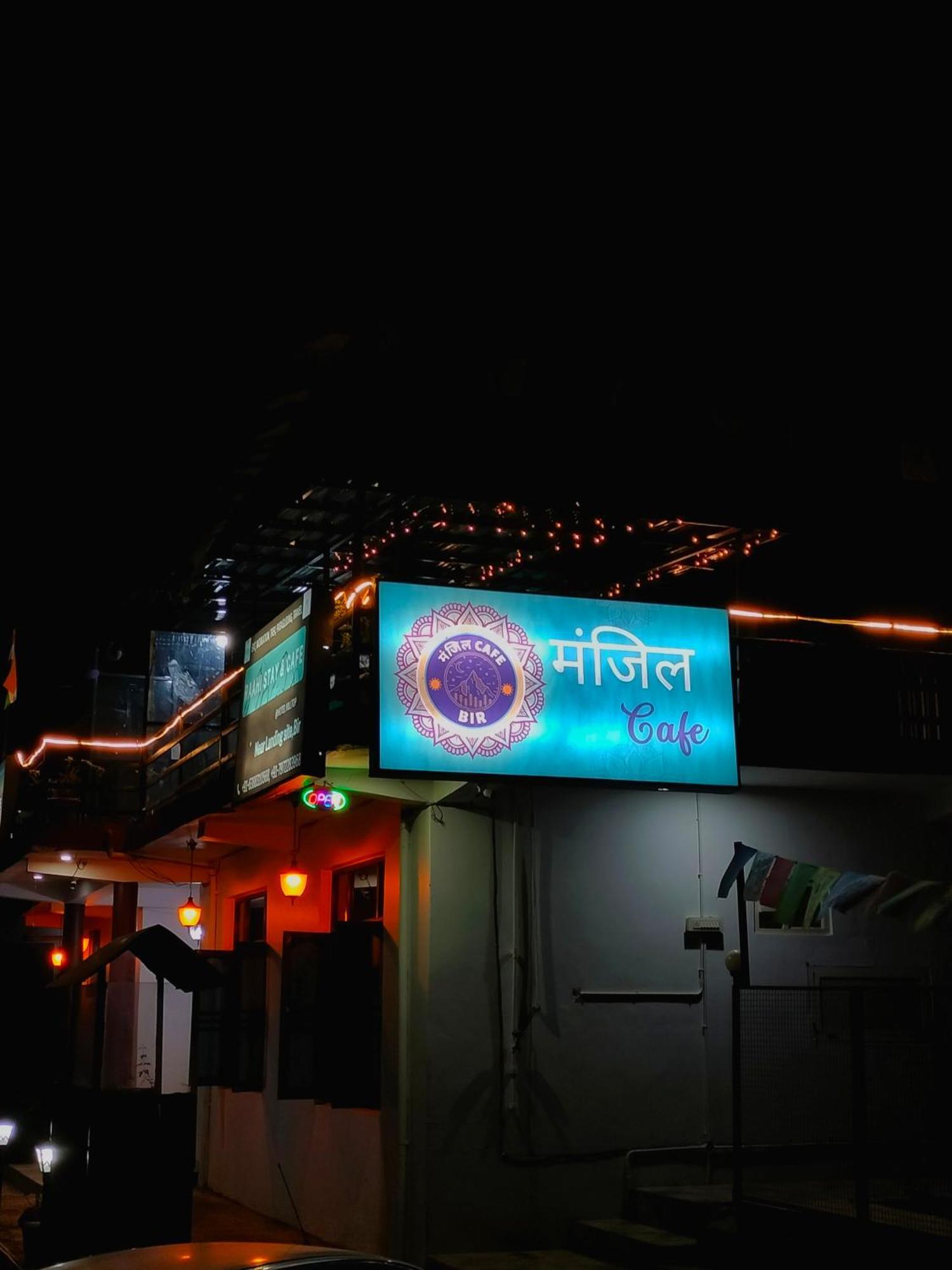 Raahi Stay, Landing Site Bir - Stay & Cafe Luaran gambar